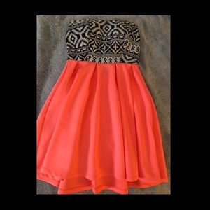 ⭐️ NWT XS Rue 21 Strapless Dress